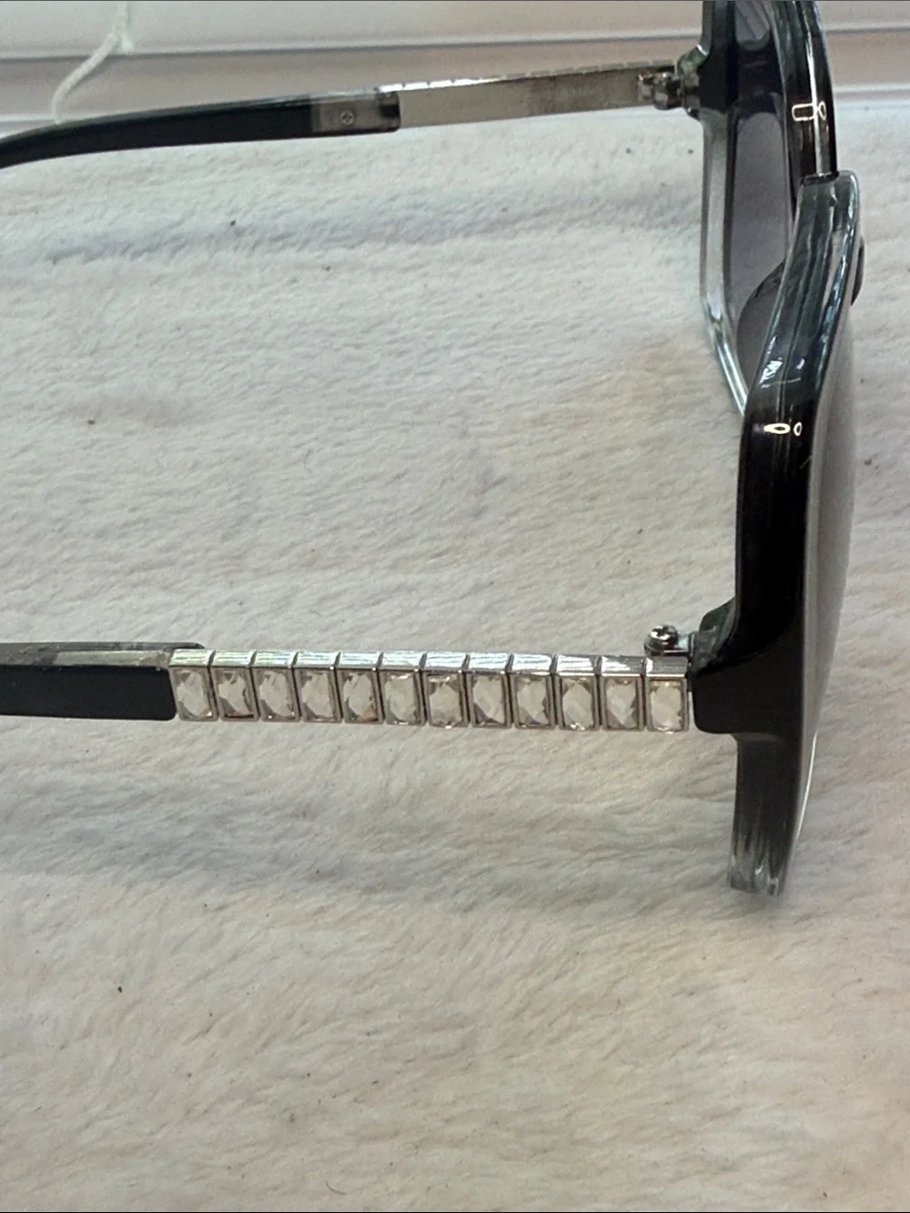 Oversized Guess Black Twisted Silver Designer Sunglasses with Soft Pouch